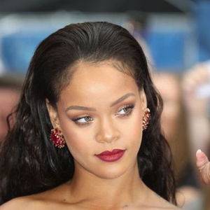 Rihanna Telah Resmi Menjadi Seorang Miliarder!