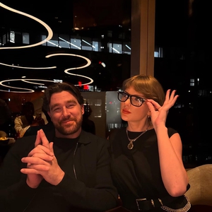 Akhirnya! Taylor Swift dan Travis Kelce Debut Hubungan Mereka di Instagram