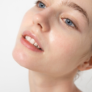 Cara Menggunakan Toner Tanpa Kapas, Apa Bisa?