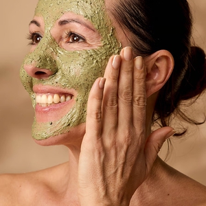 5 Masker Wajah Berbahan Alami yang Wajib Dicoba di 2025 untuk Kulit Sehat
