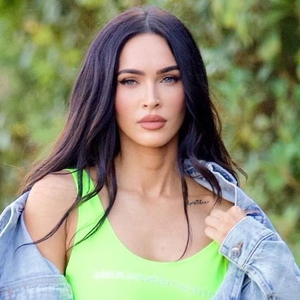 Inilah Busana Megan Fox Saat Belanja di Toko Grosir Organik