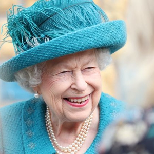 Ratu Elizabeth Mengenakan Bros Berbentuk Panah Abad ke-19 yang Diwariskan oleh Ratu Victoria