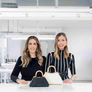 Serpenti Melalui Pandangan Geraldine Guyot: Seni, Gaya, dan Simbol Keanggunan