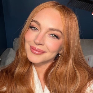 Lindsay Lohan Kembali Menjadi Si Rambut Merah