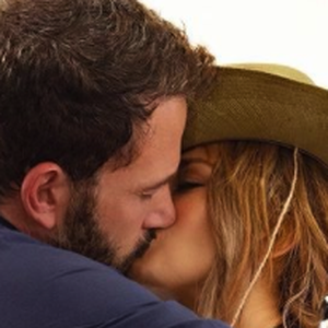 J.Lo Resmikan Hubungannya di Instagram Bersama Ben Affleck Pada Ulang Tahunnya yang ke-52