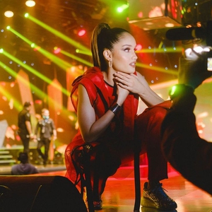 Begini Spektakulernya Penampilan Cinta Laura ketika Kembali di Atas Panggung