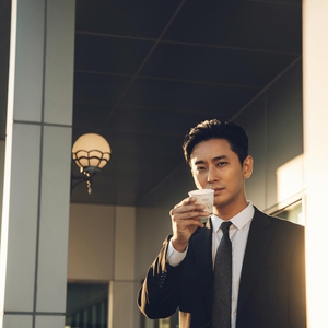 Deretan Drama dan Film Ju Ji-Hoon Pemenang Aktor Terbaik di Penghargaan Baeksang 2025