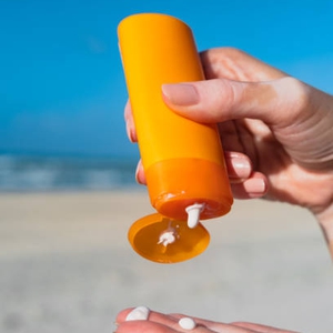 Moisturizer Dulu atau Sunscreen Dulu? Ini Jawabannya