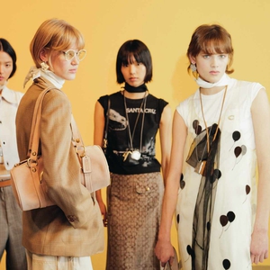 Coach Resmi Rilis Koleksi Musim Semi 2026 di Panggung Bergengsi New York Fashion Week