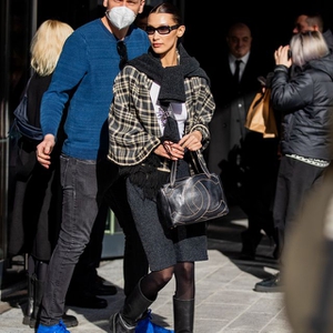 Bella Hadid Resmi Membuat Celana Bermuda Menjadi Tren