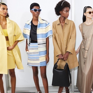 Max Mara Keluar Dari Palet Warna Tradisionalnya untuk Koleksi Spring/Summer 2022
