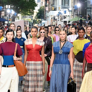 Spirit Sukacita Dihadirkan Tory Burch Pada Koleksi Spring/Summer 2022