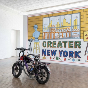 Apa yang Sedang Terjadi di Dunia Seni New York pada 2026? &ldquo;Greater New York&rdquo; di MoMA PS1 Punya Jawabannya