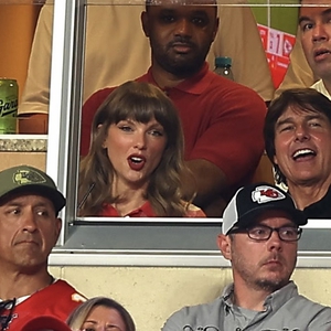 Tom Cruise Ungkap Apa yang Dibicarakannya dengan Taylor Swift di Pertandingan Chiefs