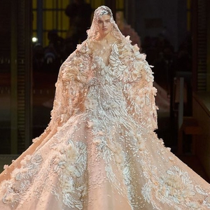 Inspirasi Gaun Pernikahan dari Panggung Adibusana