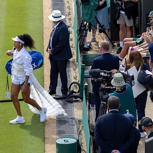 Naomi Osaka Pakai Kimono Versi Deconstructed untuk Pertandingan Keduanya di Wimbledon
