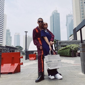 Tampilan Jumpsuit Ala Agnez Mo Yang Dapat Anda Tiru Untuk Sehari-Hari