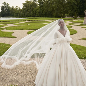 Giambattista Valli Membuat Koleksi Busana Pengantin untuk Pertama Kalinya