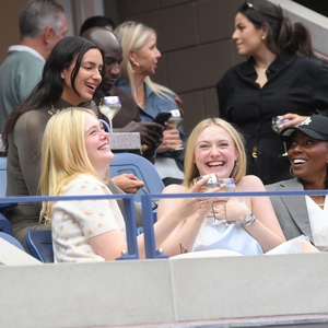 Elle dan Dakota Fanning Tampilkan Dua Gaya 