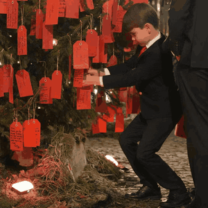 Pangeran Louis Menulis Catatan Manis Saat Kebaktian Natal Bersama Putri Kate