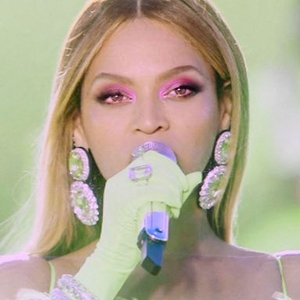 Beyonc&eacute; Kembali ke Panggung Oscar 2022 Membawakan Lagu 