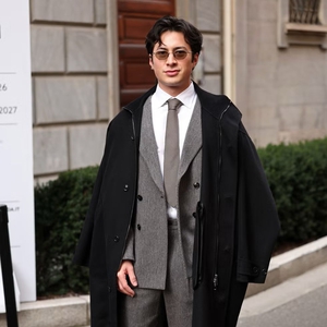 Hudson Williams Layak untuk Ada di Setiap Front Row Fashion Show