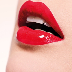 6 Produk Pilihan Bazaar untuk Tampilan Bibir yang Ideal