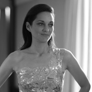 Begini Rumitnya Proses Di Balik Pembuatan Gaun Chanel yang dikenakan oleh Marion Cotillard saat Hadir di Festival Film Cannes 2021