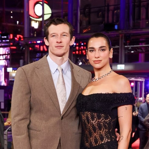 Di Balik Pernikahan Romantis Dua Lipa dan Callum Turner di Italia