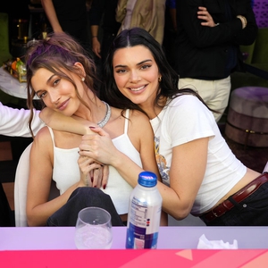 Kendall Jenner, Hailey dan Justin Bieber Nikmati Momen “Friend Date” di Los Angeles