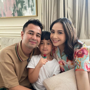 Begini Cantiknya Nagita Slavina yang Kenakan Busana Sapto Djojokartiko ketika Menghelat Acara Syukuran 4 Bulanan