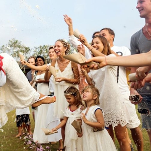 20 Gaya Rambut yang Boleh Dicoba Ketika Menghadiri Pesta Pernikahan