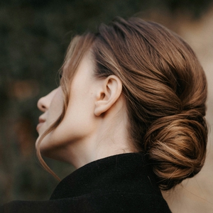 7 Ide Model Sanggul Sederhana Tapi Elegan untuk Acara Formal