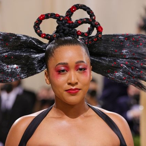 Naomi Osaka Seolah Beri Penghormatan Kepada Leluhurnya, Lewat Tampilannya di Met Gala dengan Louis Vuitton