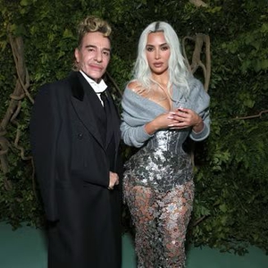 10 Kolaborasi Terbaik Sepanjang Masa Kim Kardashian dan John Galliano
