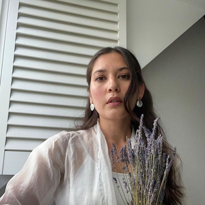 Hannah Al Rashid Ceritakan Sekilas Masa Kecil Lewat Foto Dirinya Pakai Kebaya