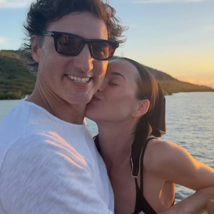 Katy Perry dan Justin Trudeau Rayakan Tahun Baru dengan Suasana Romantis di Tepi Pantai