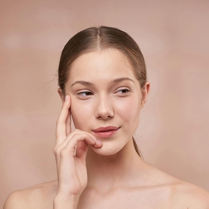 9 Cara Mengurangi Minyak di Wajah