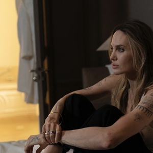 Couture: Film Bertema Fashion Terbaru Persembahan Angelina Jolie