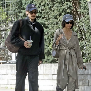 Zo&euml; Kravitz dan Harry Styles Mengangkat Couple Style dengan Tampilan Monokrom dan Perhiasan Baru