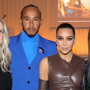 Kim Kardashian dan Lewis Hamilton Menghabiskan Waktu Bersama Ibu Masing-Masing