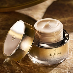 Cl&eacute; de Peau Beaut&eacute; Mengubah Cara Pandang Penuaan Kulit Melalui Restorative Cream Supreme