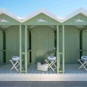 Longchamp Beach Club Rayakan Musim Panas yang Elegan dan Penuh Gaya di Forte dei Marmi