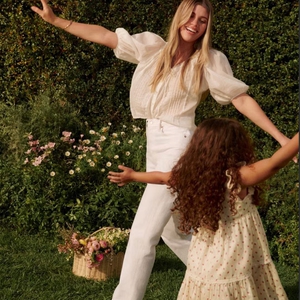 Sofia Richie Grainge Bererita tentang Tantangan Perjalanan Pascamelahirkan