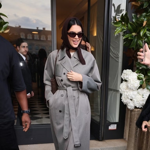 Nuansa Old Hollywood Warnai Penampilan Kendall Jenner