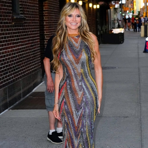 Heidi Klum Mengunggah Foto Bikini Topless Saat Liburan Tropis