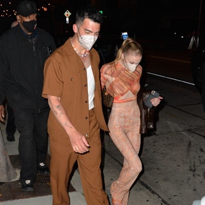 Pakaian Berwarna Serasi Menjadi Tema untuk Kencan Joe Jonas dan Sophie Turner Kali Ini