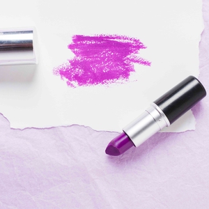 Cara Menghilangkan Noda Lipstik di Baju Tanpa Merusak Kain Favorit Anda