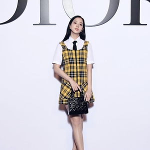 Jisoo Blackpink Menghadiri Presentasi Dior dengan Tampilan Ala Cher dari Film Clueless