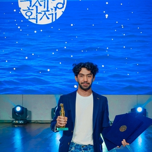 Reza Rahadian Raih 4 Penghargaan Bergengsi di Busan International Film Festival 2025
